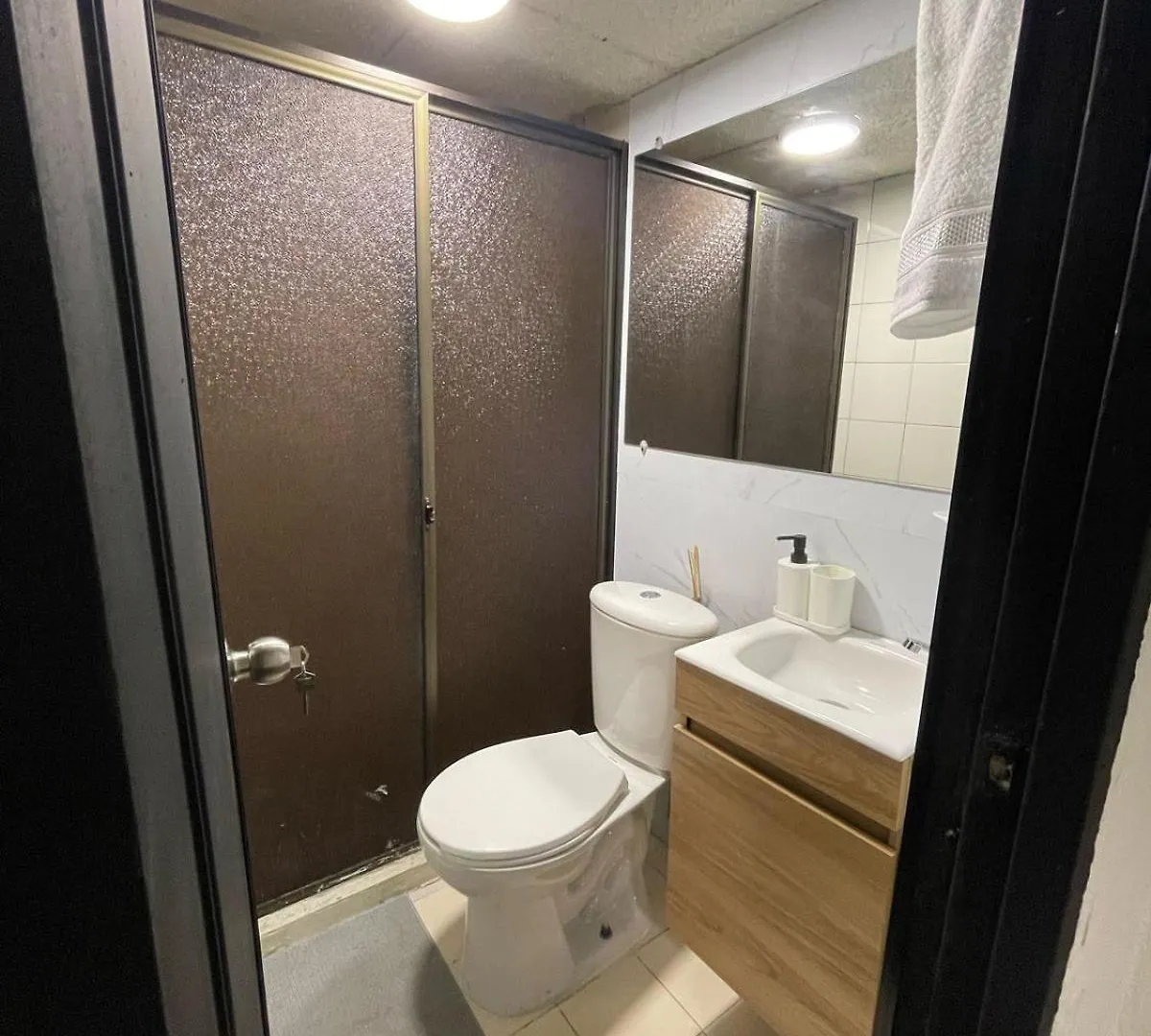 Aparta Estudio Amoblado Cerca Al Aeropuerto Bogota 0*,  Colombia