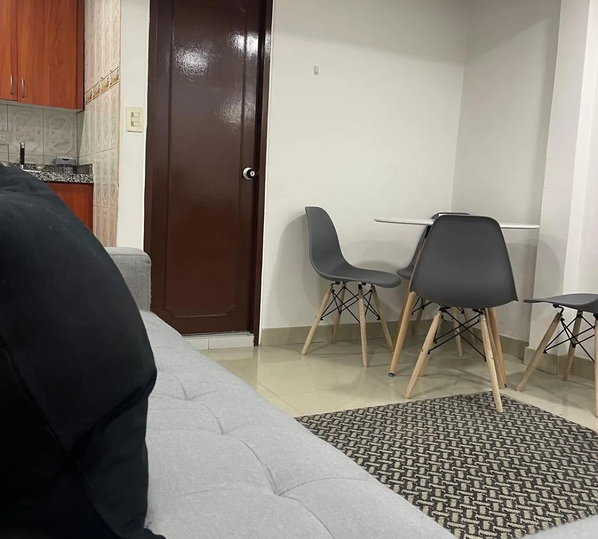 Aparta Estudio Amoblado Cerca Al Aeropuerto Bogota Apartment