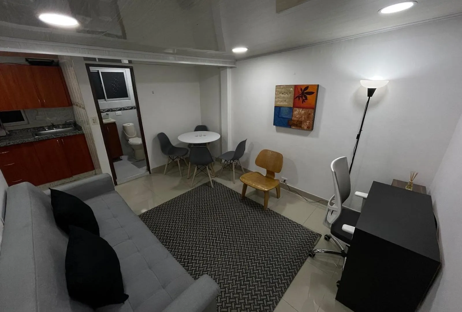 Aparta Estudio Amoblado Cerca Al Aeropuerto Bogota Apartment